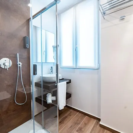 Del Conte 3* לבנו