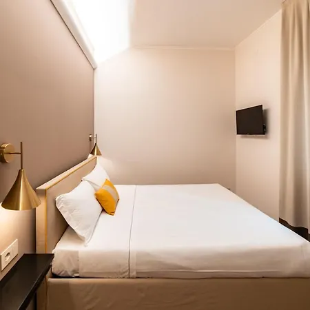 Del Conte 3* לבנו